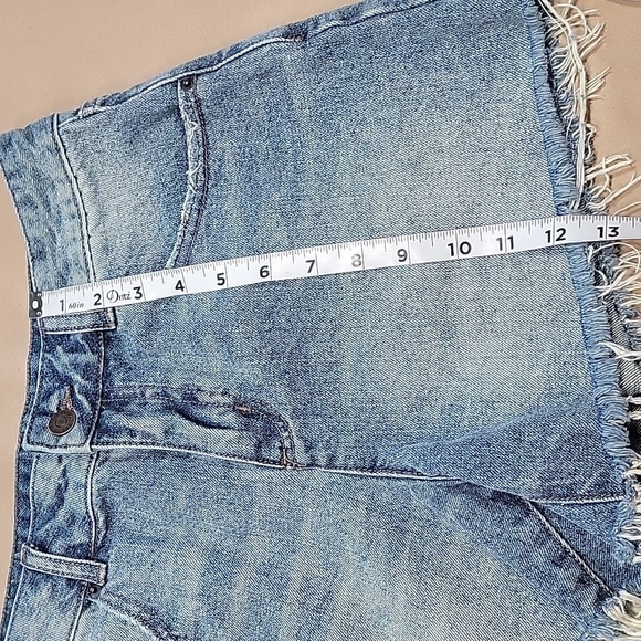 Urban Outfitters, BDG Size 29 A-Line Short, Raw / Frayed Hem Exc. Used Condition - Picture 5 of 12
